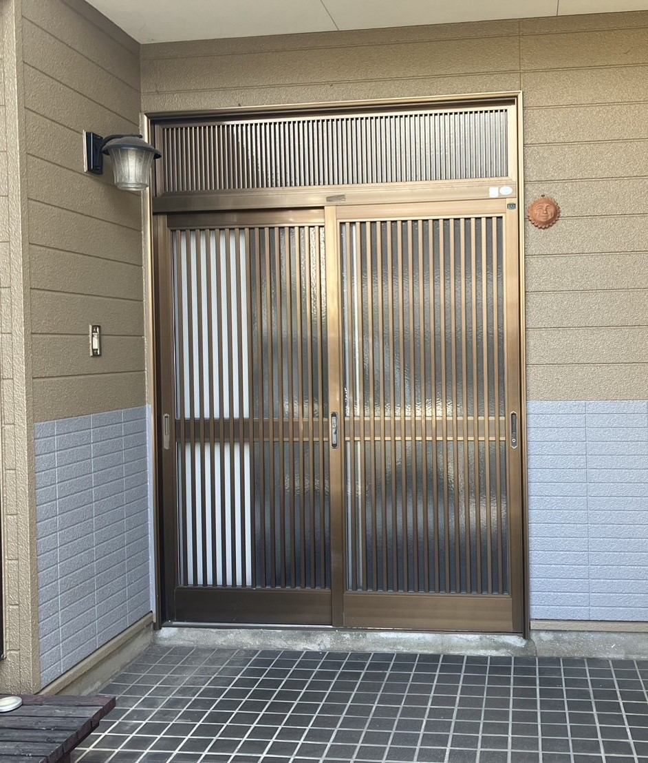 【戸建て玄関リフォーム】1日でここまで変わる｜ドアリモで断熱＆デザイン性アップ Before