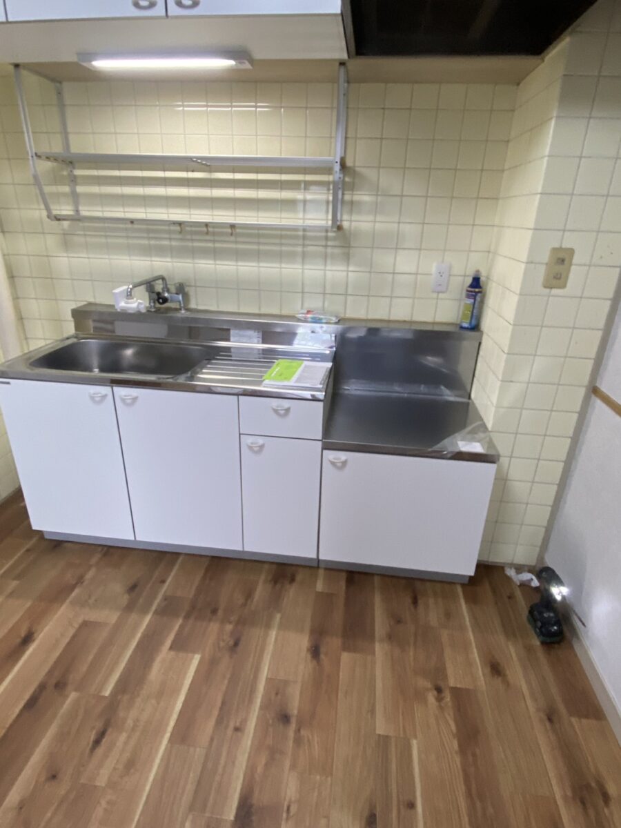 【施工事例】熊本のアパートキッチンリフォーム｜費用を抑えて1日で綺麗にする方法
